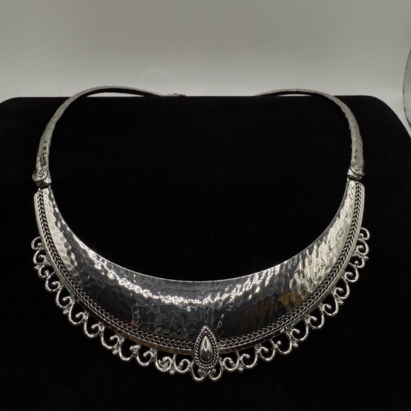 Chico’s Silver-Tone Hammered Collar Necklace Bella - Picture 1 of 3